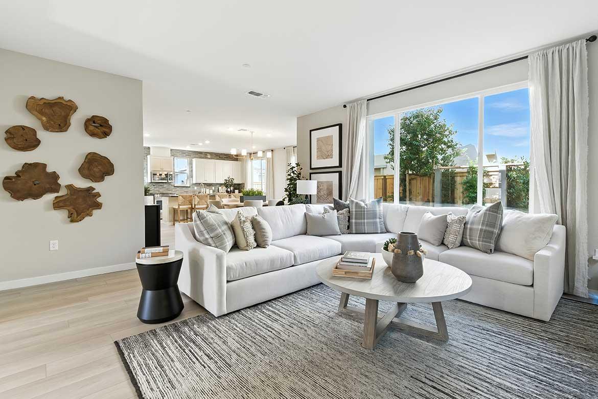 OneLakeBlog_SwirlGreatRoom_1170x780-1